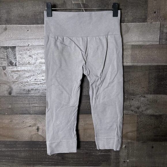 Lululemon Crop 6  - Picture 2 of 3